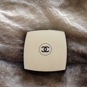 Woman's Makeup Channel les beiges sheer color #30